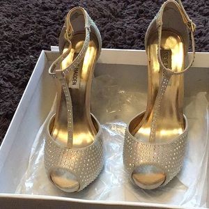 STEVE MADDEN MAGGIE GOLD PLATFORM HEELS
